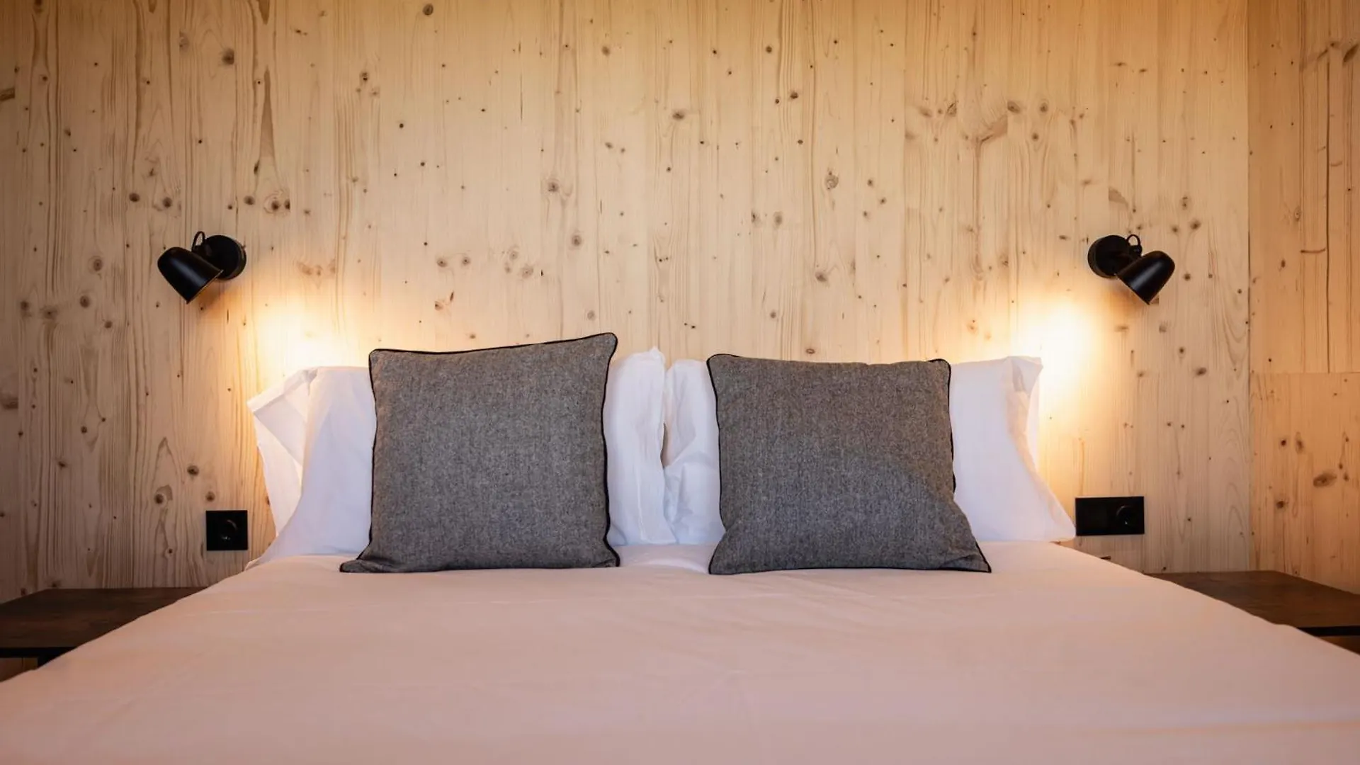 Basecamps Cerdanya Hotel Caixans Spain